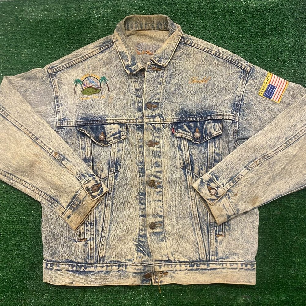 Vintage 90s Levi's Stonewashed Denim Jean Trucker Jacket Desert Storm USA Grunge